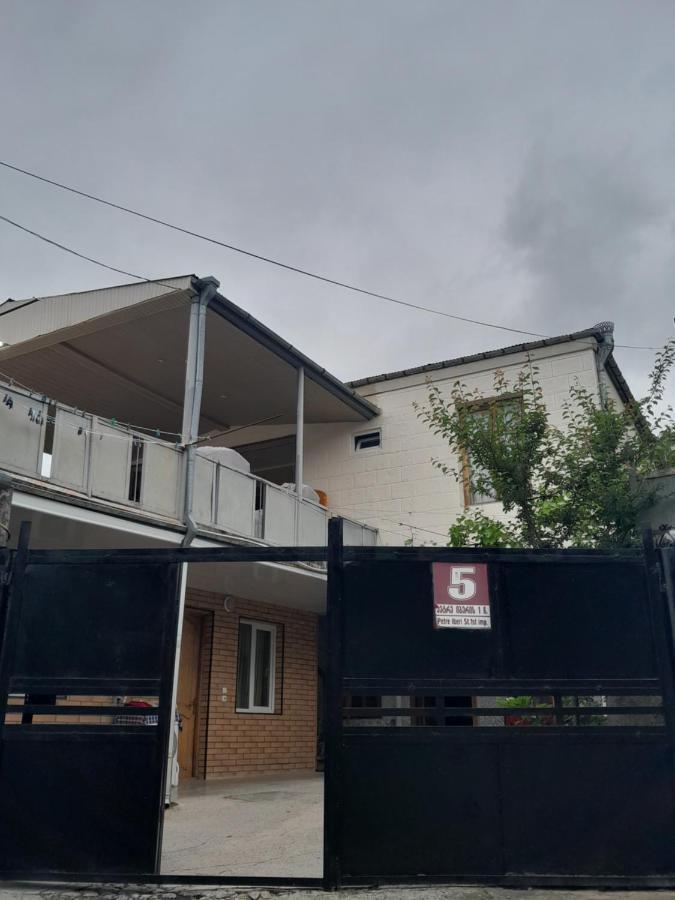 Belas House With Terrace 쿠타이시 외부 사진