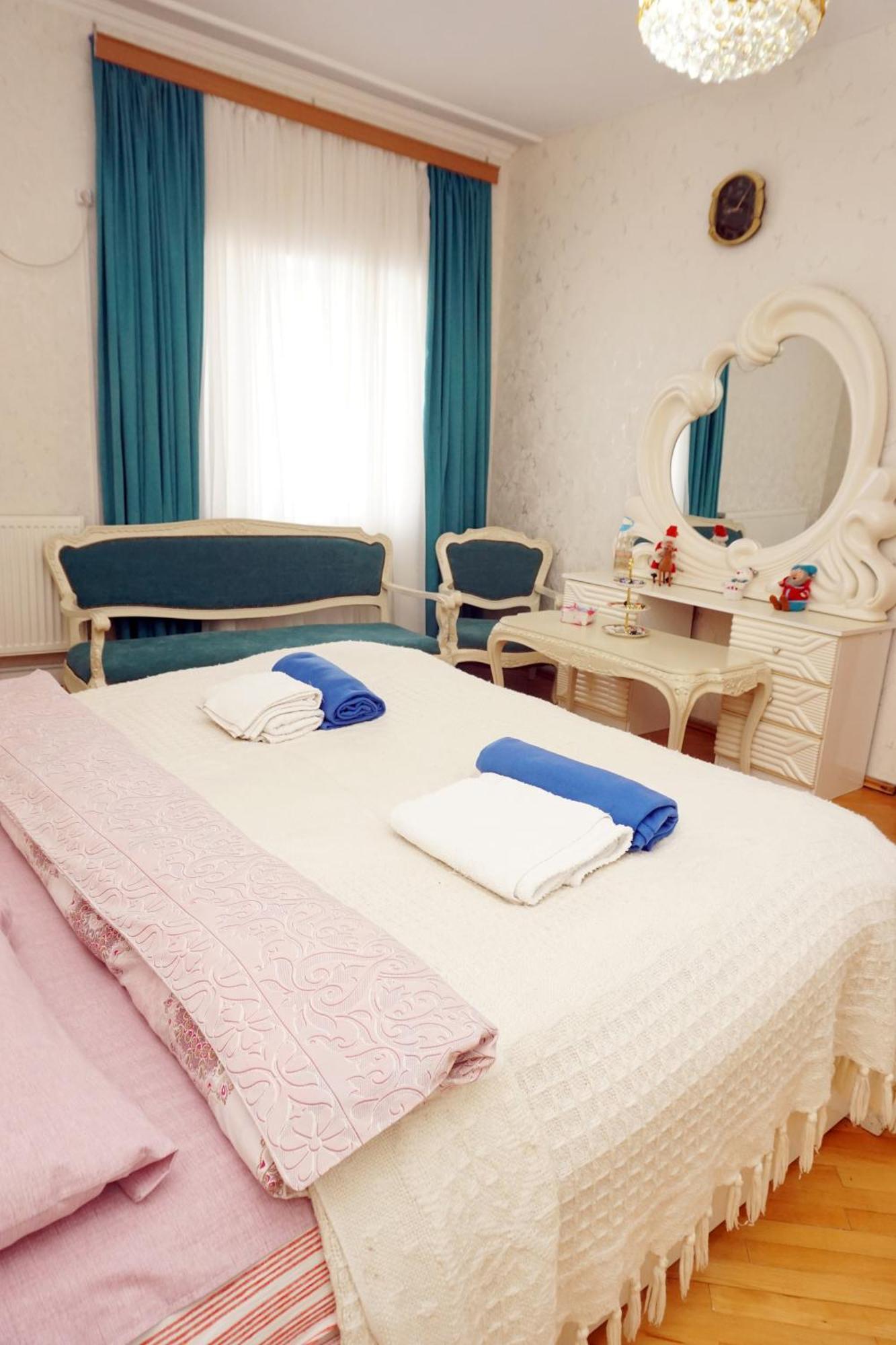 Belas House With Terrace 쿠타이시 외부 사진